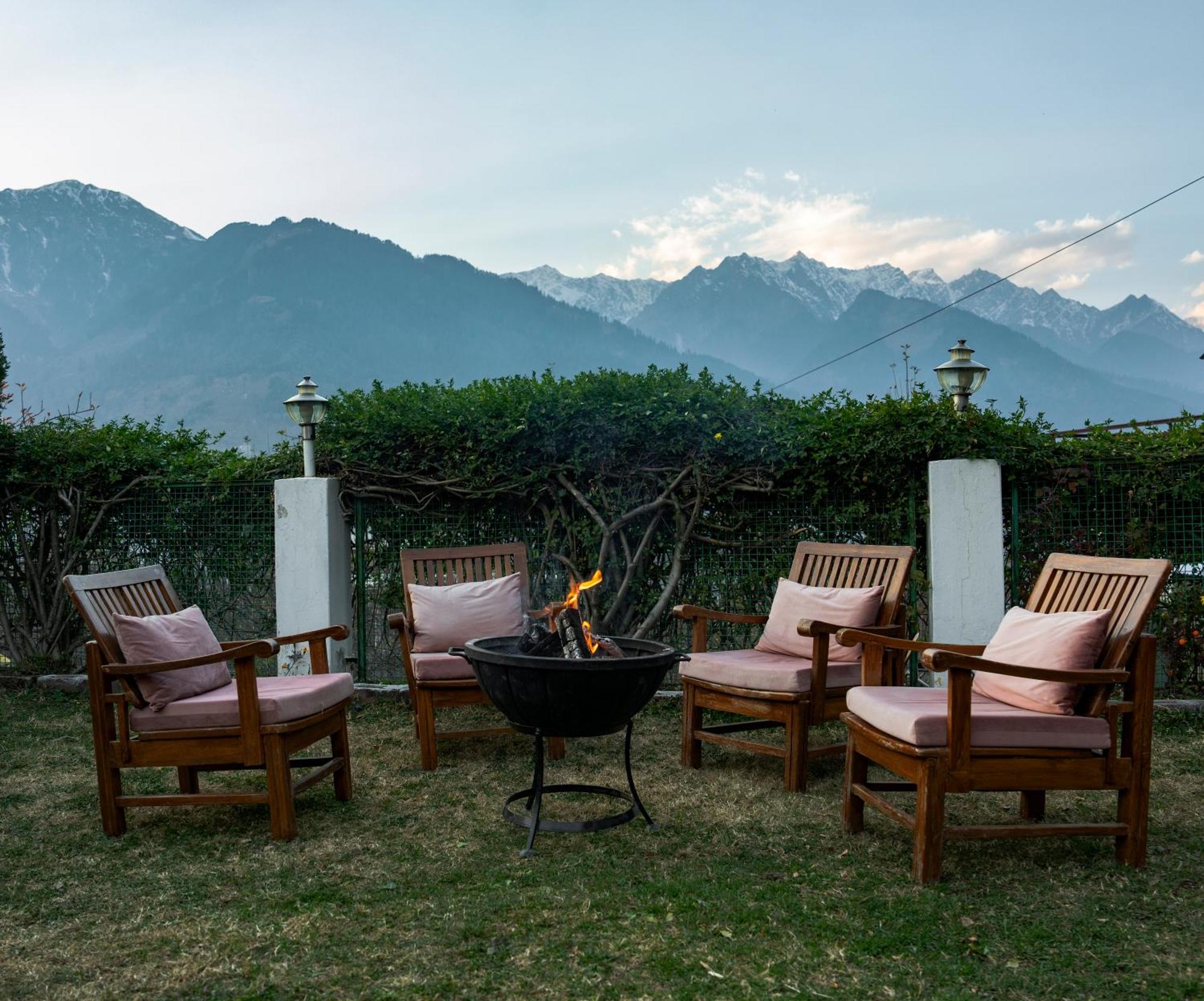 The Wooden Chalet, Manali Экстерьер фото